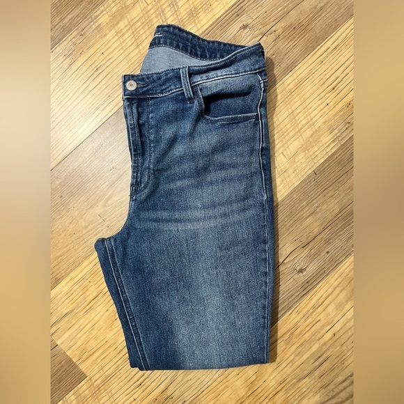 Old Navy high-rise ‘wow’ straight leg jeans, size 14 regular length- LIKE NEW - Picture 8 of 8